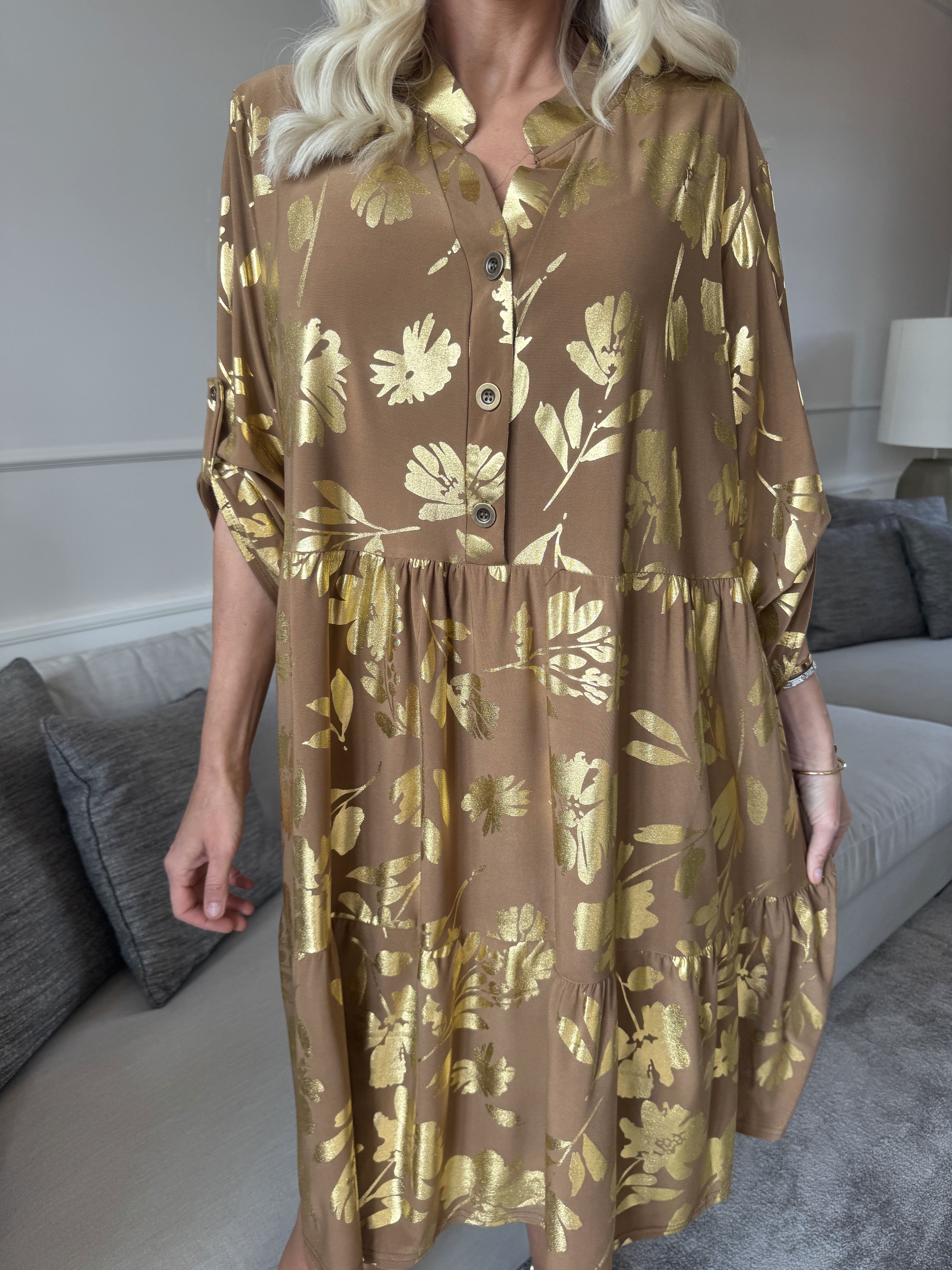 Milano Gold Flower Midi - Klänning med guldblad och lager-på-lager-look
